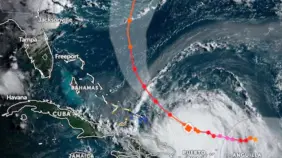 El huracán Erin se aleja de Carolina del Norte, pero se mantienen advertencias en EE.UU.