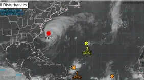 El huracán Erin llega al punto más cercano a Carolina del Norte con inundaciones costeras