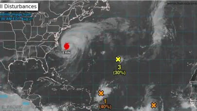 El huracán Erin llega al punto más cercano a Carolina del Norte con inundaciones costeras