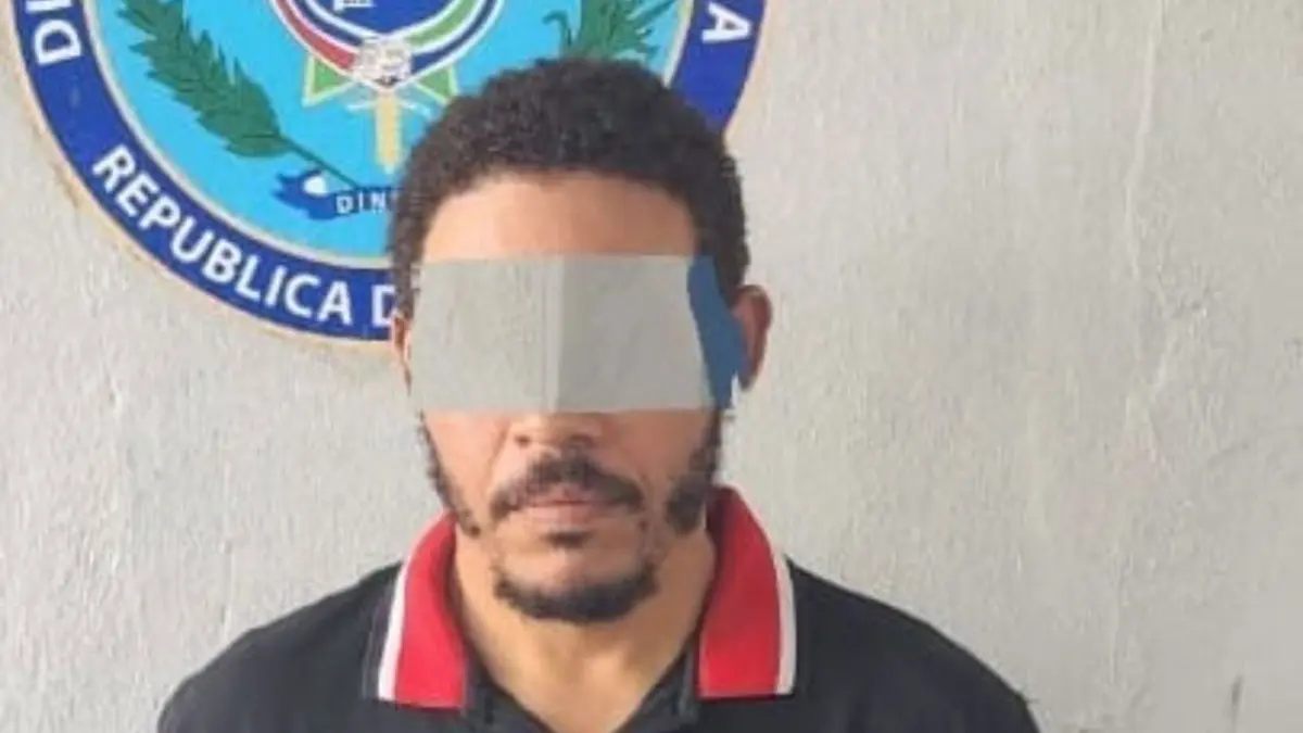 DINTEL y Ministerio Público apresan prófugo por homicidio en San Juan de la Maguana y ocupan dos pistolas ilegales a segundo detenido en Barahona