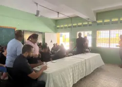 Docentes y padres presionan por tanda extendida en liceo Gregorio Luperón de Pedro Brand