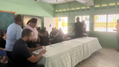 Docentes y padres presionan por tanda extendida en liceo Gregorio Luperón de Pedro Brand