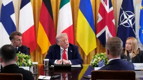 Una fotografía de líderes europeos esperando reunirse con Trump ha sido creada con IA