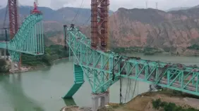 Al menos 12 muertos y 4 desaparecidos en un accidente en un puente en obras en China