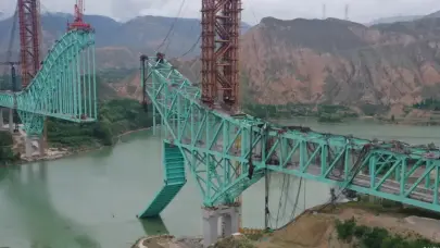 Al menos 12 muertos y 4 desaparecidos en un accidente en un puente en obras en China