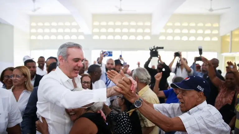 Abinader entregará centros educativos y títulos de propiedad este fin de semana