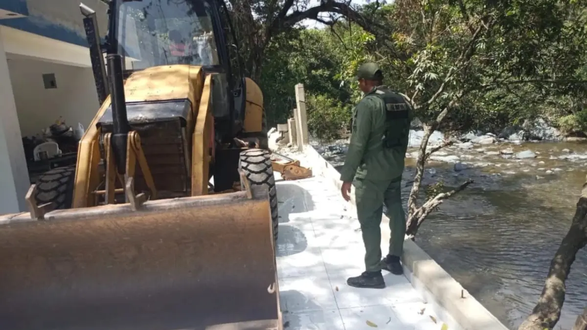 SENPA y Medio Ambiente demuelen construcciones ilegales y detienen implicados en incendios forestales
