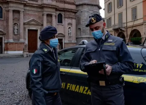 ¡Gran Carga de Marihuana Incautada en Italia! Oculta Entre Vestidos de Novia Provenientes de Barcelona