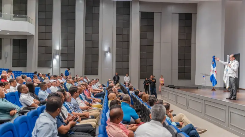 INABIE acuerda con suplidores acelerar entrega de utilería escolar