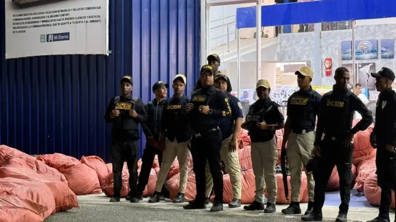 Noguera Hermanos y autoridades decomisan más de 61 mil artículos falsificados de Totto en RD