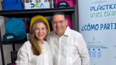 Canje de pl&aacute;sticos por &uacute;tiles escolares en Alcald&iacute;a del Distrito Nacional