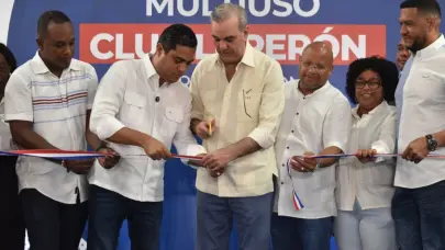 Abinader y ministro Kelvin Cruz entregan Multiuso Club Luper&oacute;n