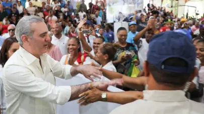 Abinader entrega 1,910 títulos de propiedad, de un total de 3,314 en Los Guaricamos