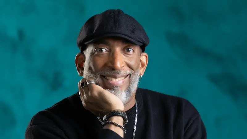 Chichi Peralta nominado a Premios Indie Dominicano por su música de fusión