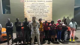 Ejército intercepta tres vehículos con 34 indocumentados en Mao-Valverde