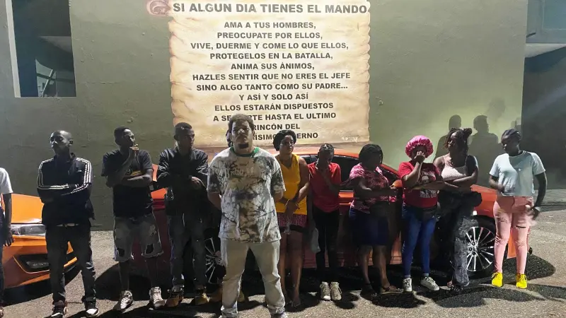 Ejército intercepta tres vehículos con 34 indocumentados en Mao-Valverde