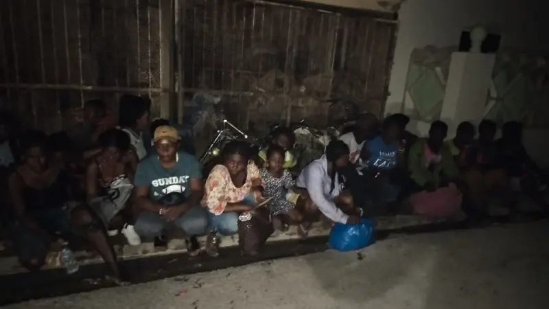 Ejército detiene 25 nacionales haitianos en una jeepeta en Montecristi