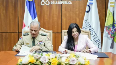 Gobierno firma acuerdo para establecer en el pa&iacute;s la oficina regional del CLAD