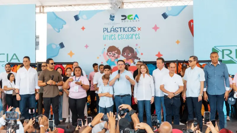 Plásticos por Útiles Escolares recolecta más de 15 millones de botellas plásticas
