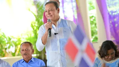 Abel Mart&iacute;nez contin&uacute;a encuentros con dominicanos l&iacute;deres en el exterior