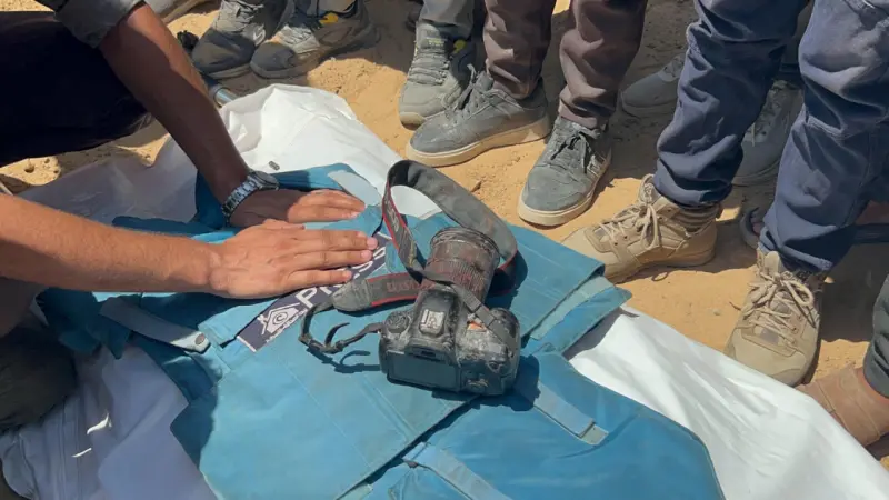 Gaza llora el asesinato de otros 5 periodistas: las cámaras bombardeadas no se apagarán