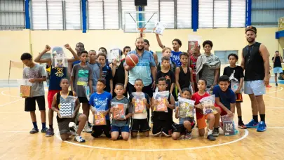 Realizan jornada de entrega de kits escolares en el municipio de Nagua