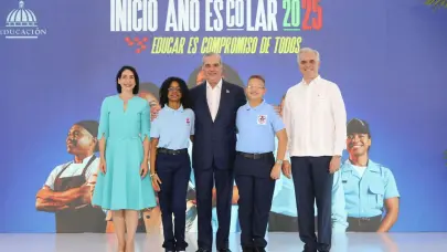 Abinader llama a los padres a acompa&ntilde;ar y motivar a sus hijos en el nuevo a&ntilde;o escolar 2025-2026