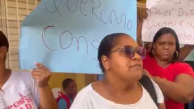 Padres protestan por precariedades en escuela de Manoguayabo