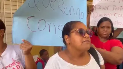 Padres protestan por precariedades en escuela de Manoguayabo