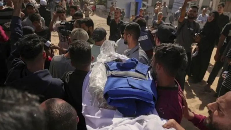 Suben a 5 los periodistas gazatíes muertos en el ataque israelí contra el hospital Nasser