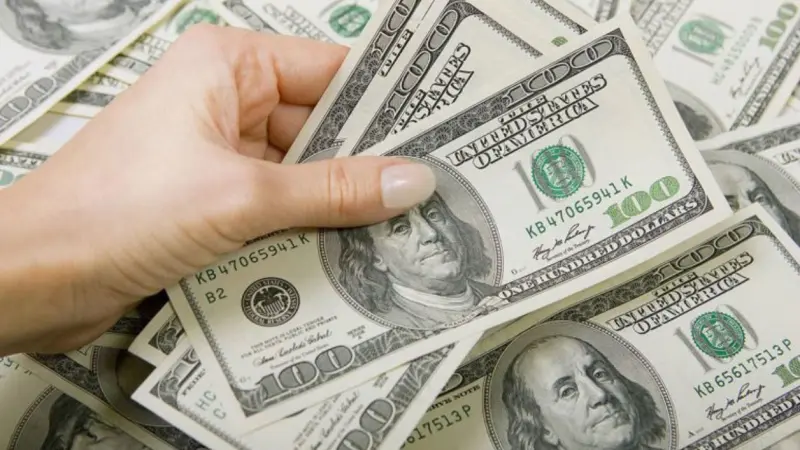 Comerciantes advierten más alzas de precios en productos por aumento de la tasa de cambio del dólar