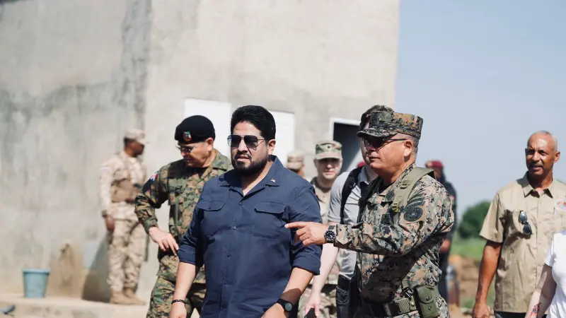 Subsecretario de Defensa de EE.UU. recorre la frontera entre RD y Haití