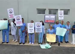 Enfermeras de diferentes centros de salud en Monte Plata protestan por mejores condiciones laborales