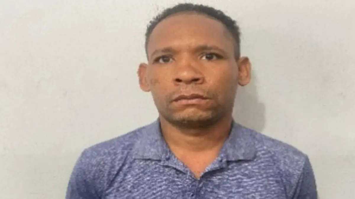 Policía apresa a hombre acusado de matar a otro presuntamente por viejas rencillas en Peralvillo, Monte Plata