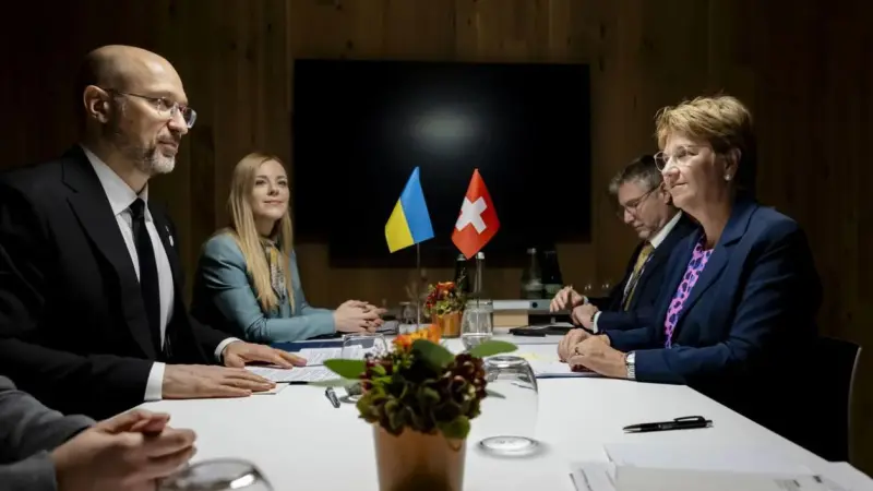 Rusia muestra una falta de respeto al retrasar acuerdo de paz con Ucrania, según R.Unido