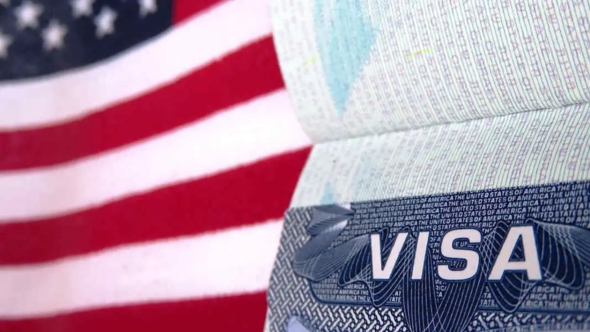 El Gobierno de Estados Unidos propone reducir la duración de los visados para estudiantes, visitantes de intercambio cultural y periodistas, según un borrador de normativa presentado por el Departamento de Seguridad Nacional (DHS).