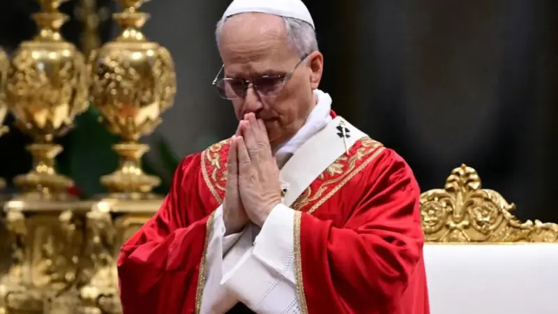 El papa, profundamente entristecido tras el tiroteo en la escuela católica en Minneapolis