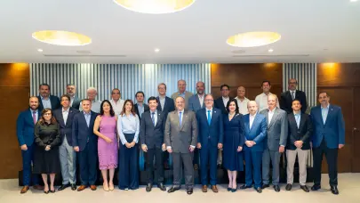 Ministro Mag&iacute;n D&iacute;az dialoga con sector industrial; abordan desaf&iacute;os de competitividad