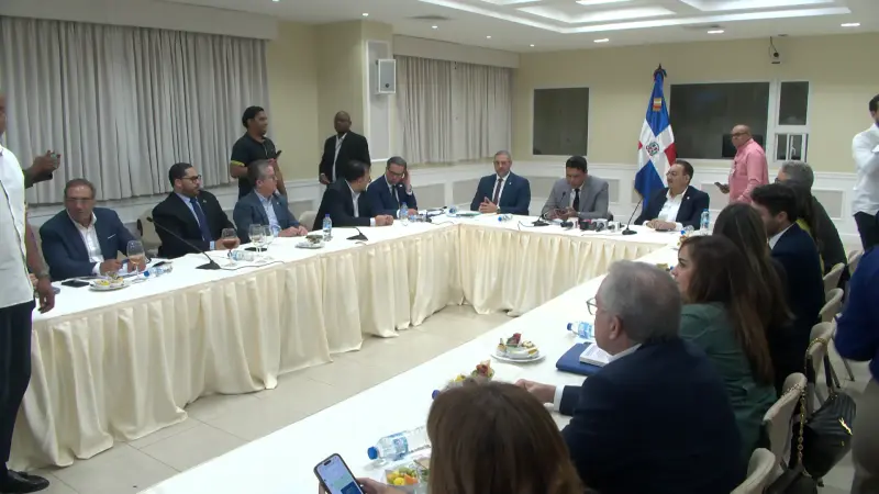 Senado discute reforma al Código Laboral con empresarios y sindicato