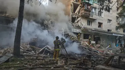 Ataque ruso en Kiev deja 14 muertos, incluidos tres menores, y desata condena internacional