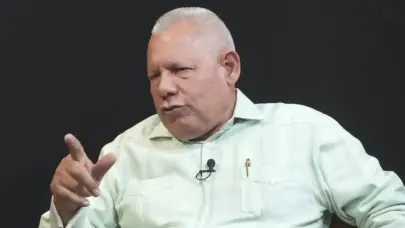 Impedimento de salida y grilletes a Rafael Guerrero M&eacute;ndez