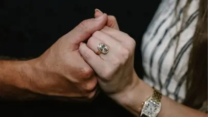 El anillo de compromiso de Taylor Swifft no es el más caro del siglo XXI