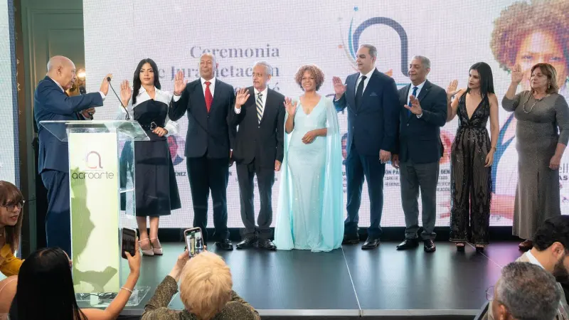 Marivell Contreras se juramenta como presidente de ACROARTE 2025-2027