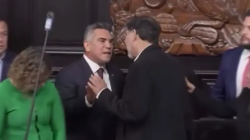 ¡A golpes! Senadores mexicanos protagonizan pelea, luego de debate sobre narcotráfico