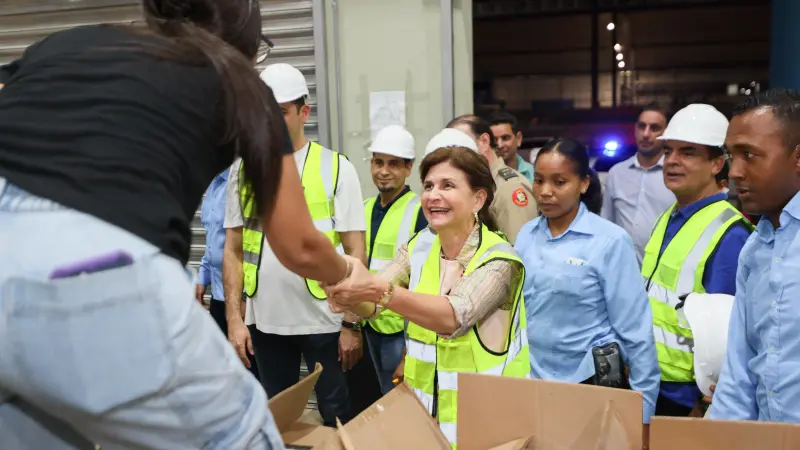 Raquel Peña llega al Inabie para verificar avance en entrega de útiles escolares