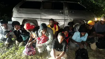 Ej&eacute;rcito detiene a 11 indocumentados abandonados en veh&iacute;culo en San Juan de la Maguana