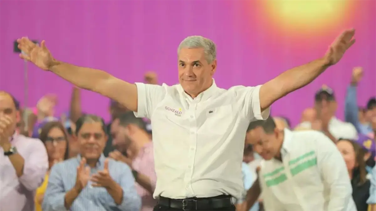 Gonzalo Castillo en la campaña presidencial de 2020.