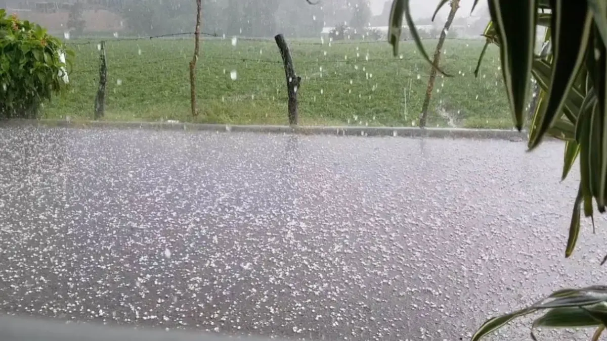 Fuertes lluvias y granizada sorprenden a comunidades de Constanza