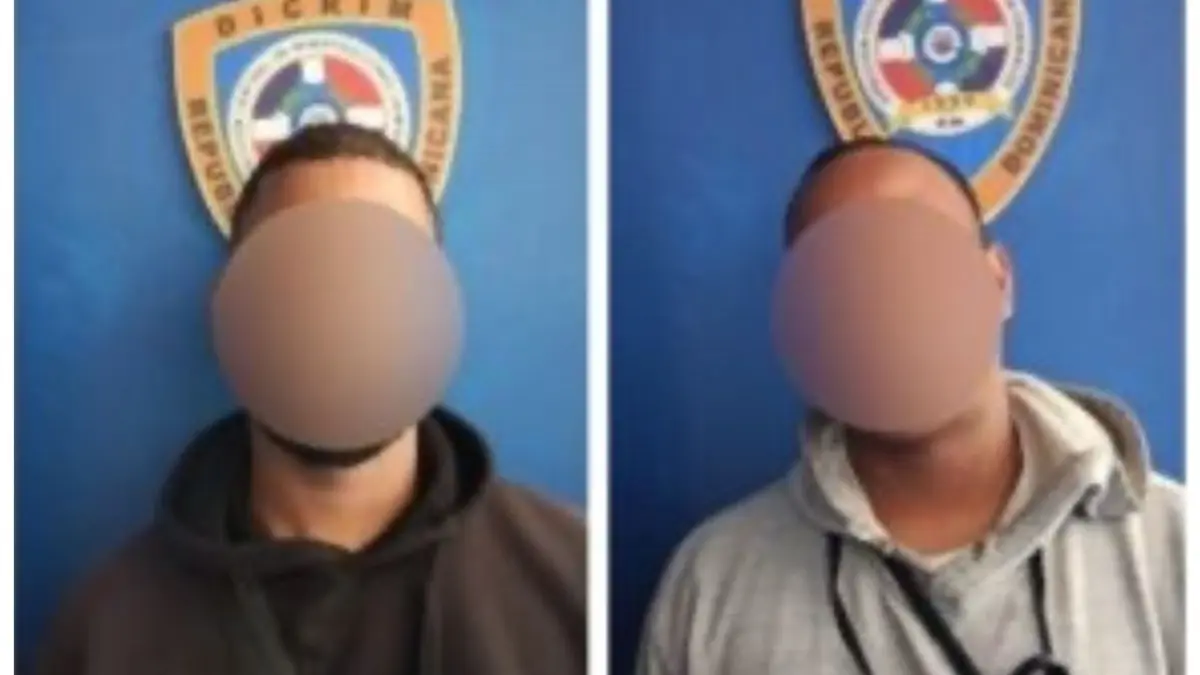 Agentes de la Policía Nacional apresaron en Imbert, Puerto Plata, a dos hombres a quienes se les ocupó una pistola de aire comprimido y una motocicleta.