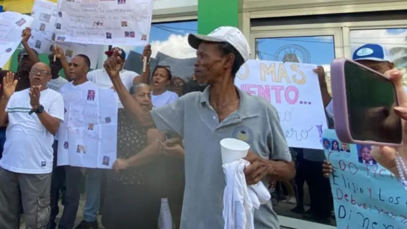Decenas de ahorrantes exigen devolución de ahorros en juicio de Cooperativa Herrera